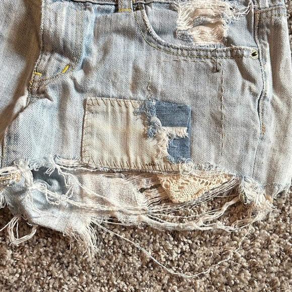 American Eagle Outfitters Light Wash Distressed Denim Cutoff Shorts - Picture 7 of 8
